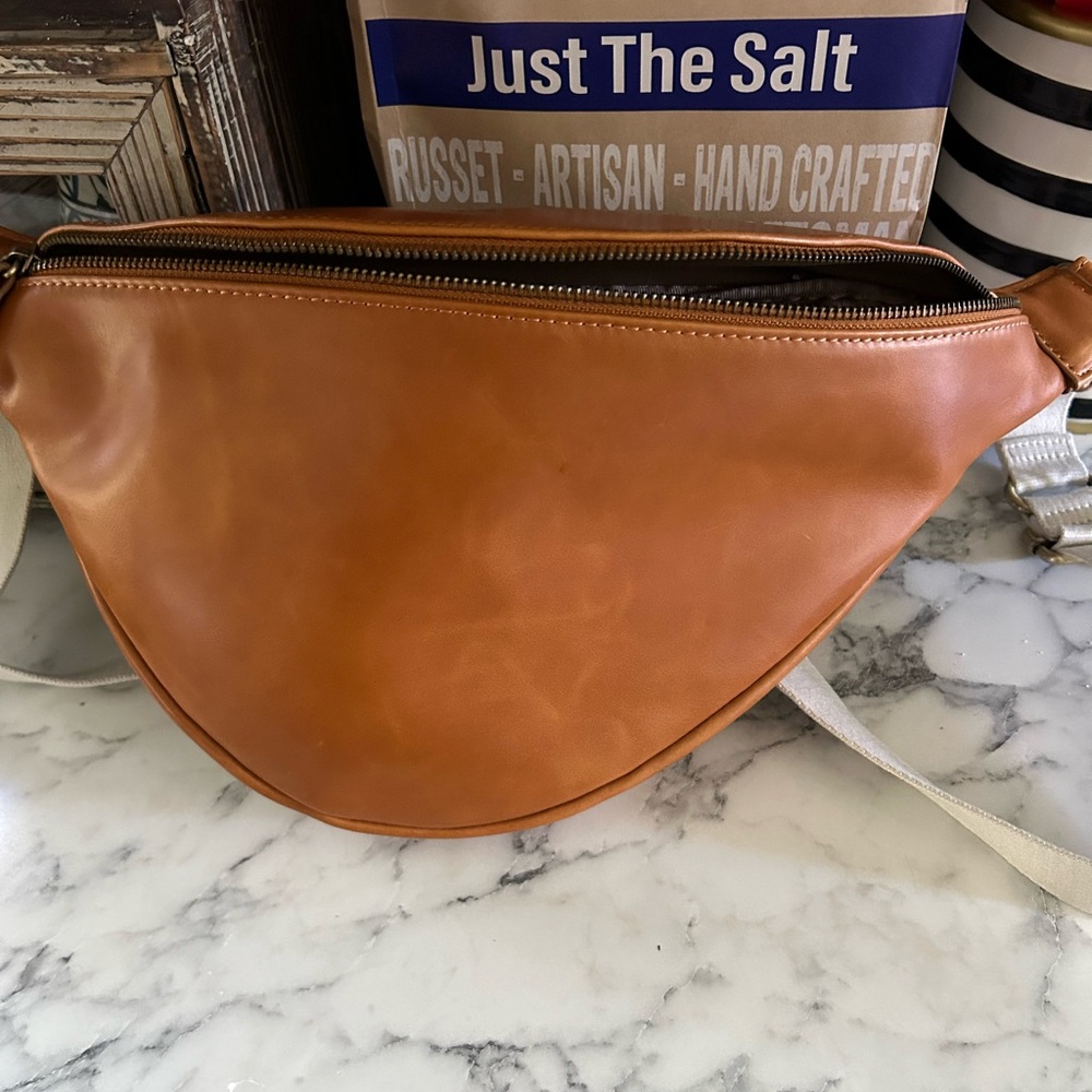 Andar Tatum belt bag